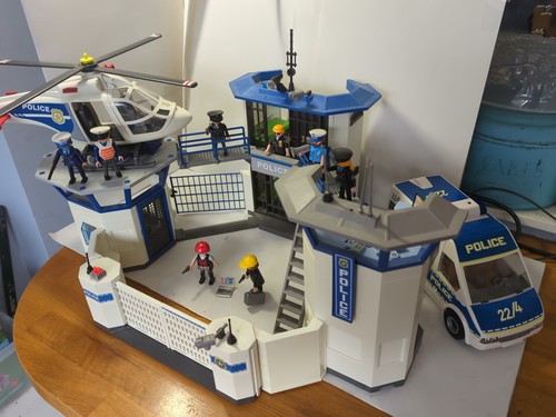 Playmobil police headquarters - playmobil,