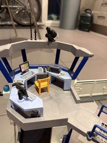 Playmobil police headquarters - playmobil,